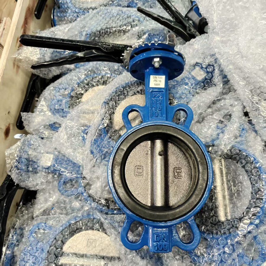 Packed wafer butterfly valves in bubble wrap